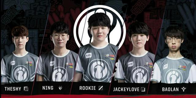 女双涌现出 女双涌现出